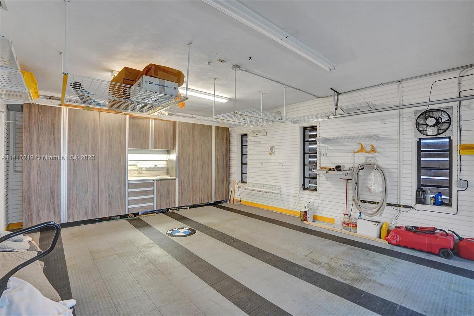 HOLLYWOOD LAKES SECTION - Residential