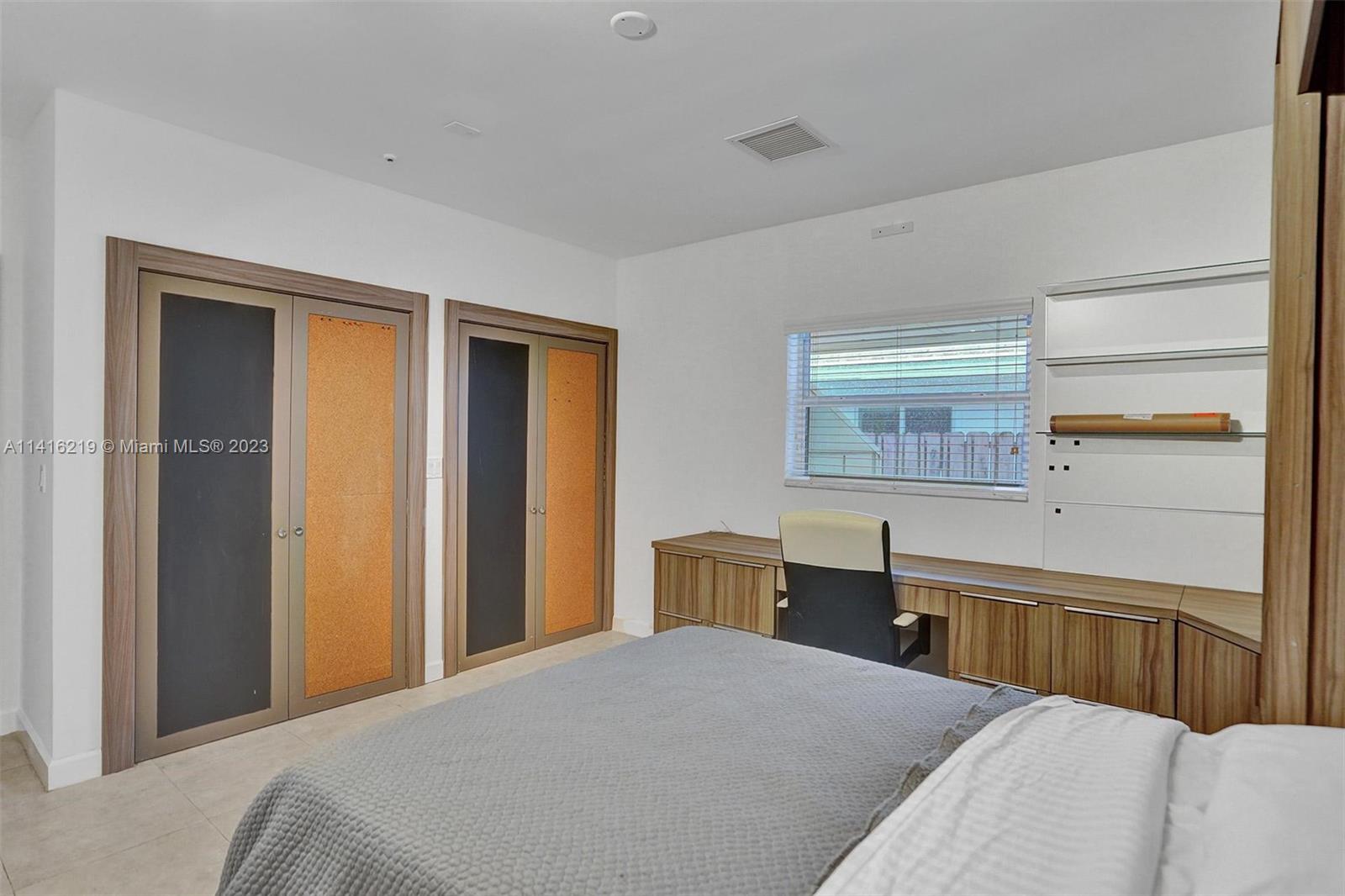 HOLLYWOOD LAKES SECTION - Residential