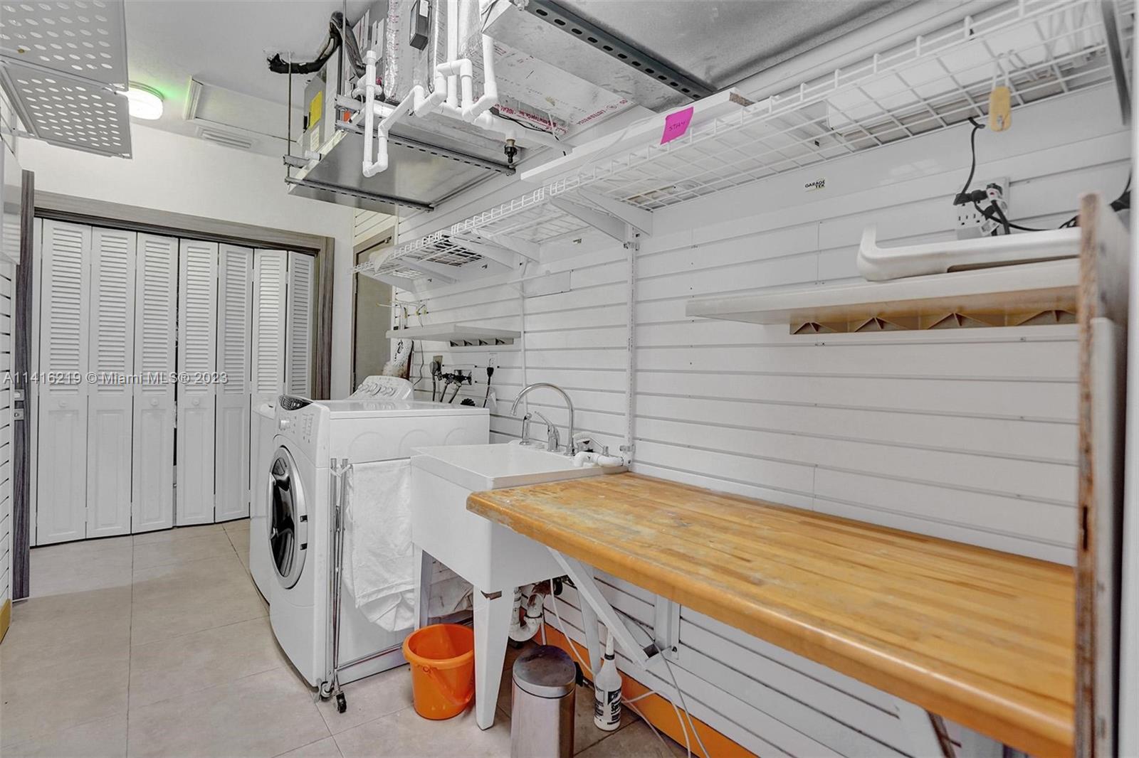 HOLLYWOOD LAKES SECTION - Residential