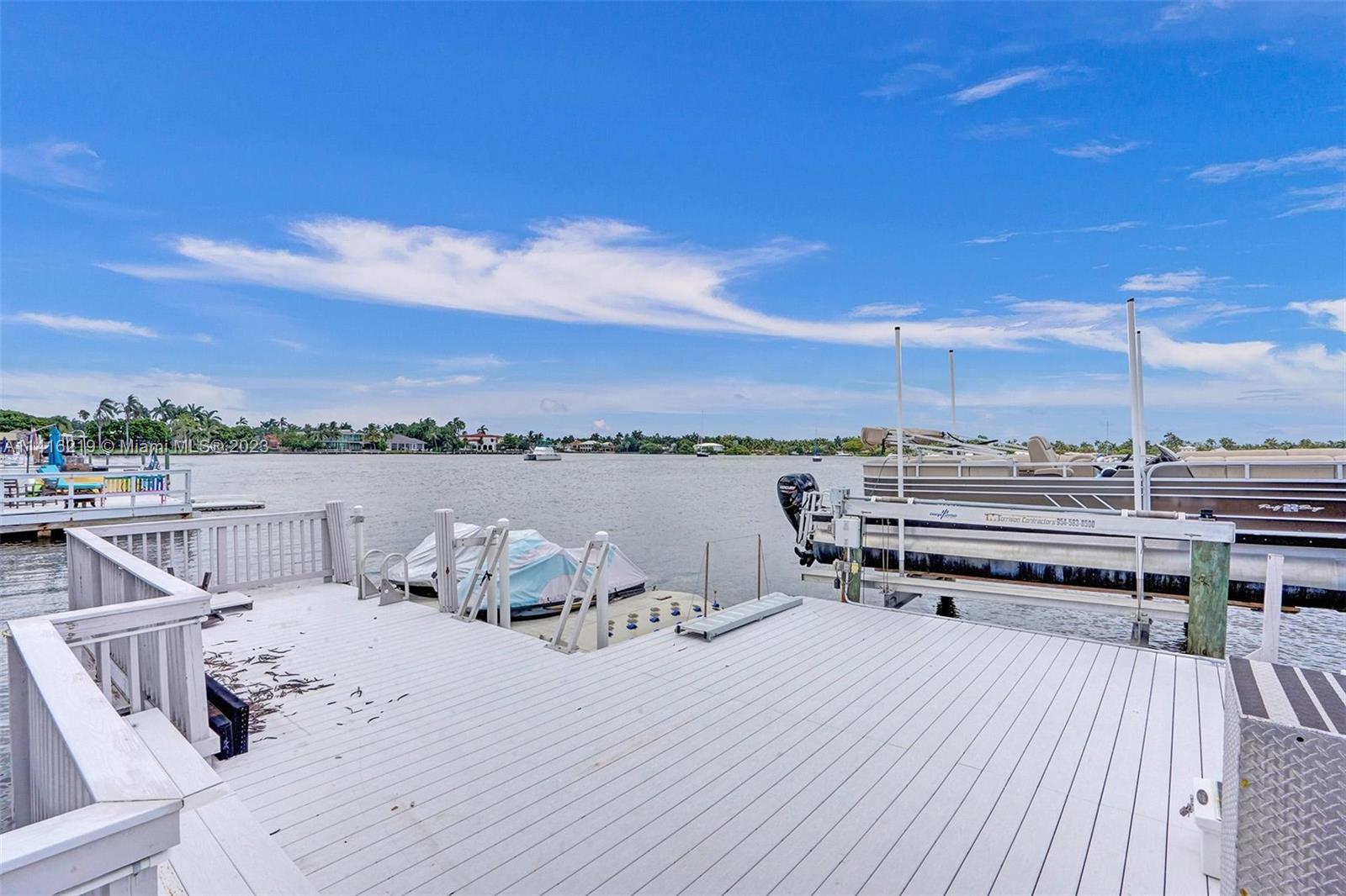 HOLLYWOOD LAKES SECTION - Residential