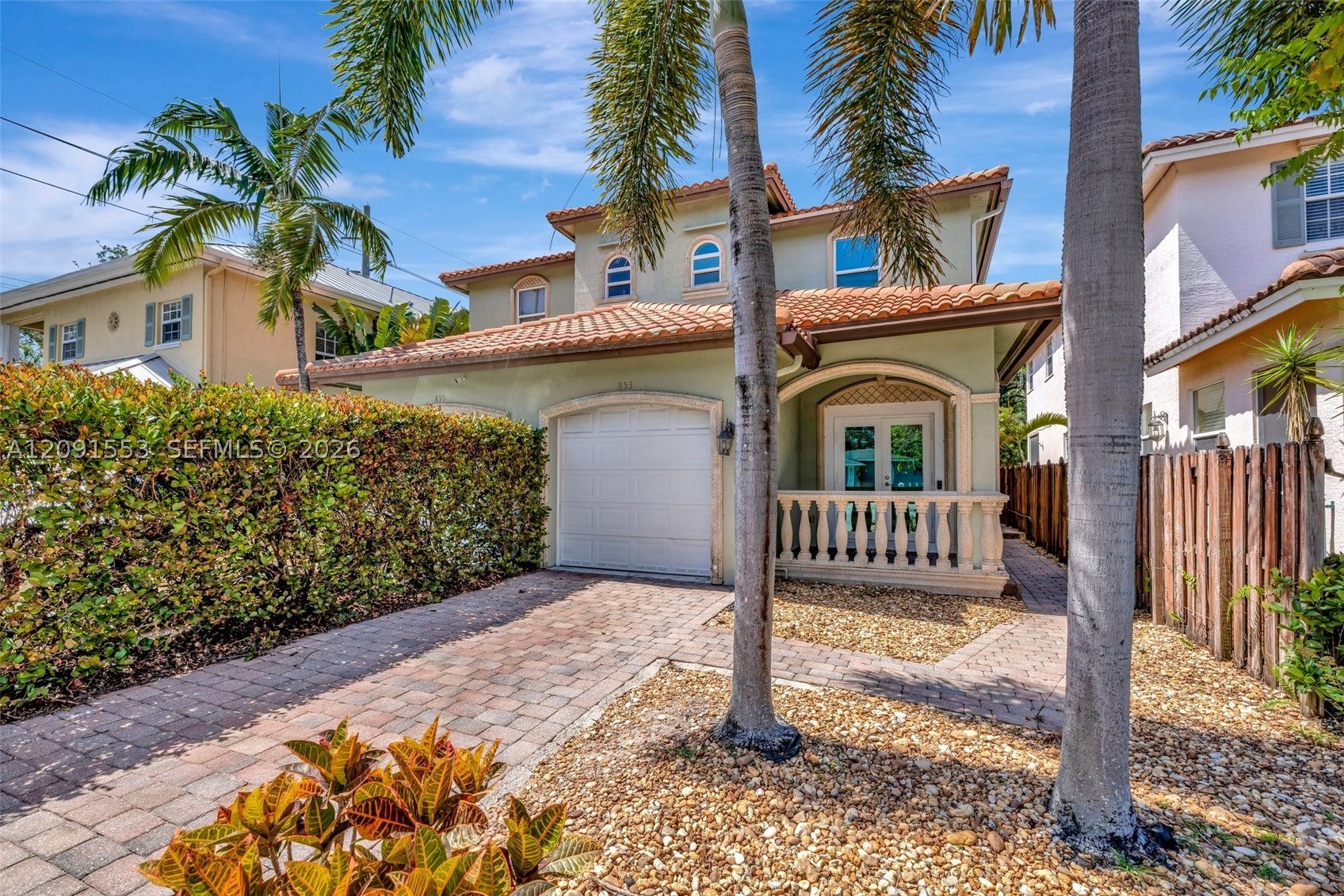 853 SW 11th Ct