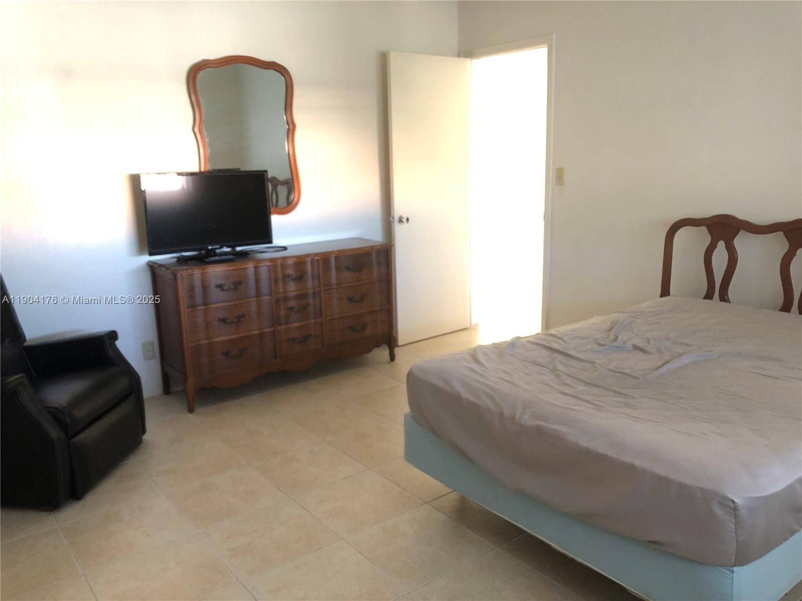 PELL MANOR CONDOMINIUM II - Residential Lease