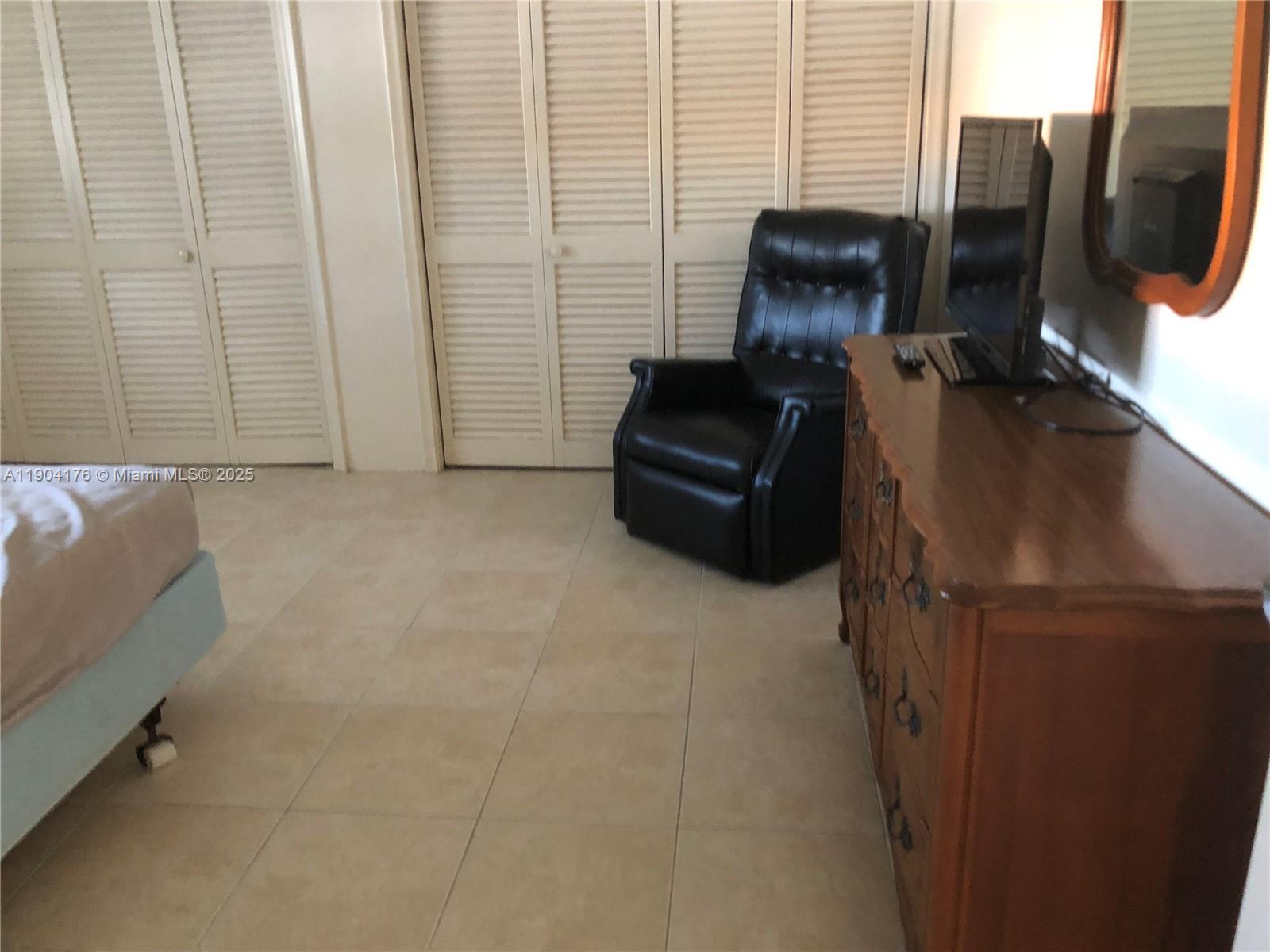 PELL MANOR CONDOMINIUM II - Residential Lease