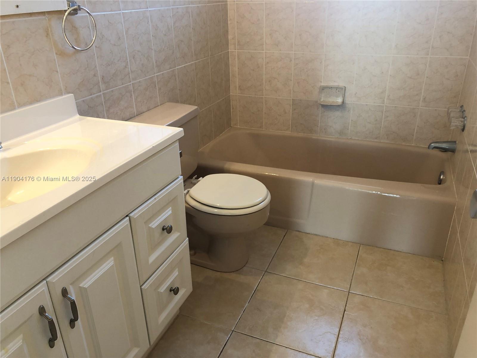 PELL MANOR CONDOMINIUM II - Residential Lease