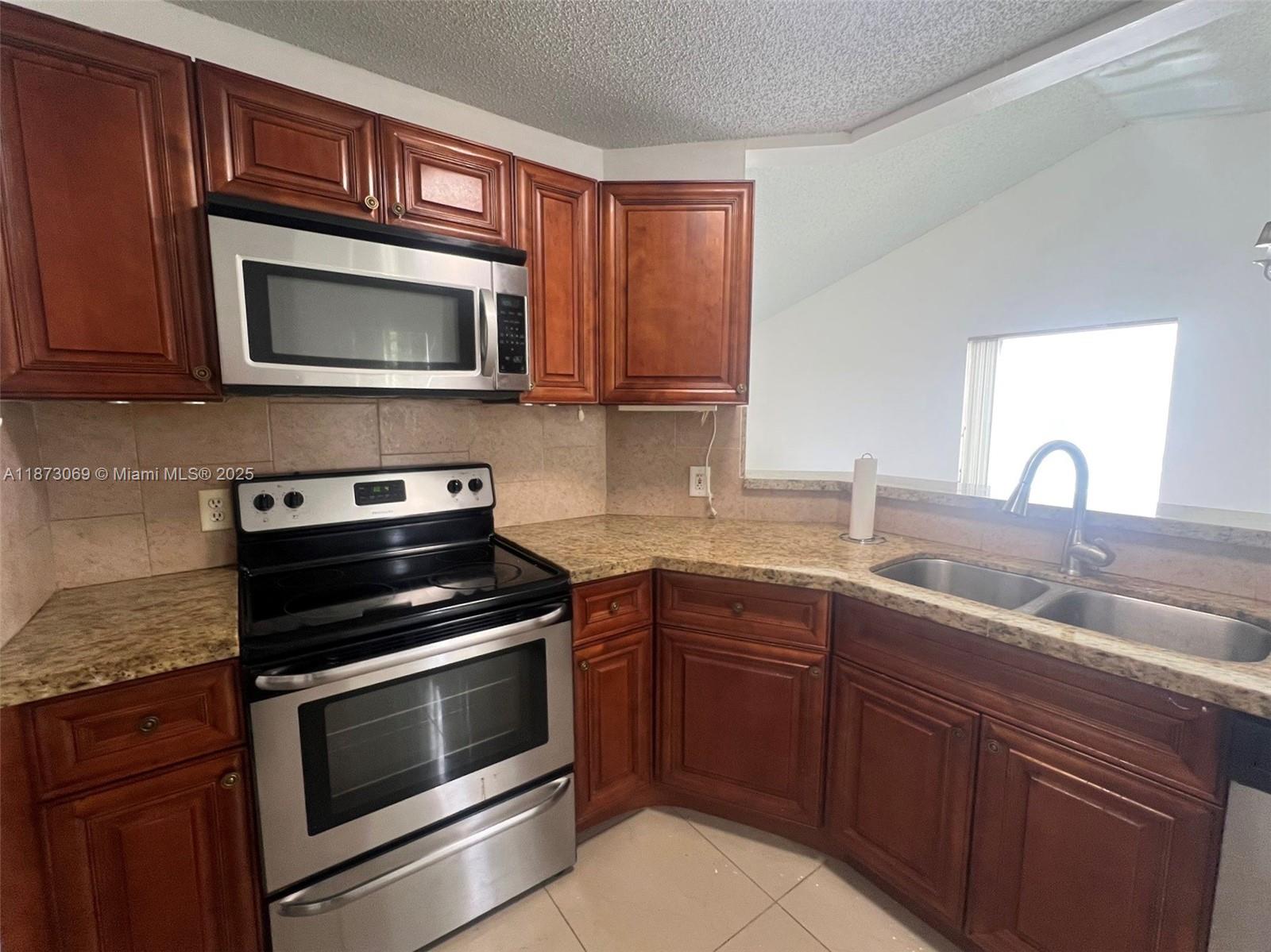 SUMMER LAKE CONDO - Residential Lease