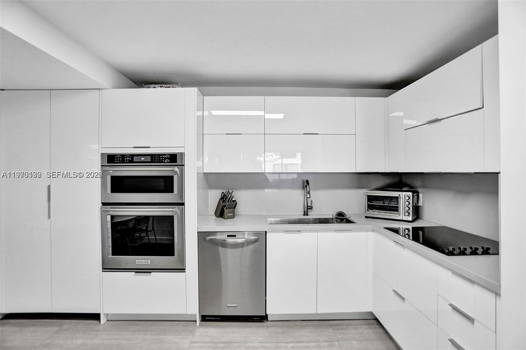 Photo of 2500 Parkview Dr #1912, Hallandale Beach, FL 33009 (MLS # A11976132)