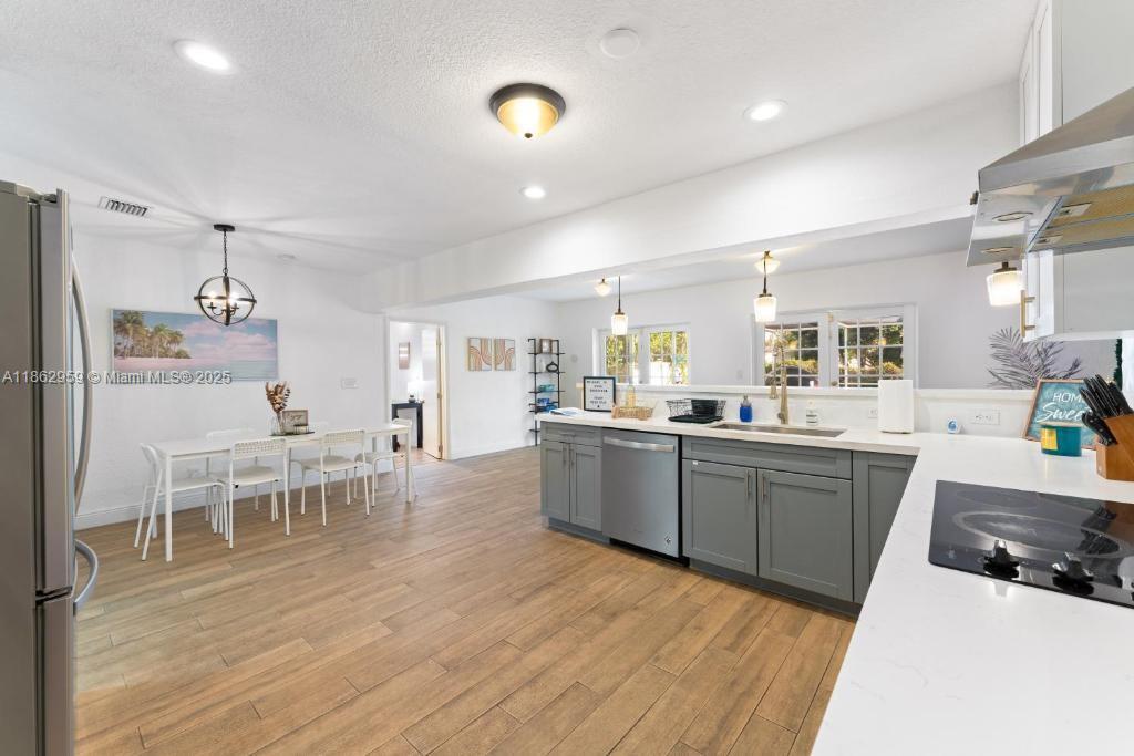 HOLLYWOOD HILLS - Residential Lease