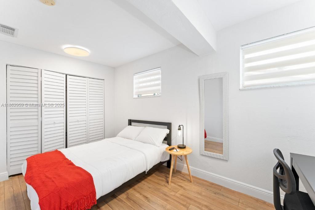 HOLLYWOOD HILLS - Residential Lease