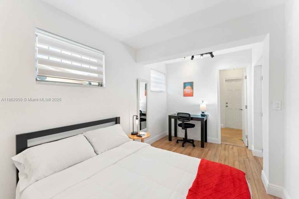 HOLLYWOOD HILLS - Residential Lease