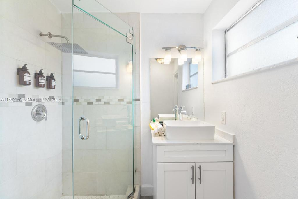 HOLLYWOOD HILLS - Residential Lease