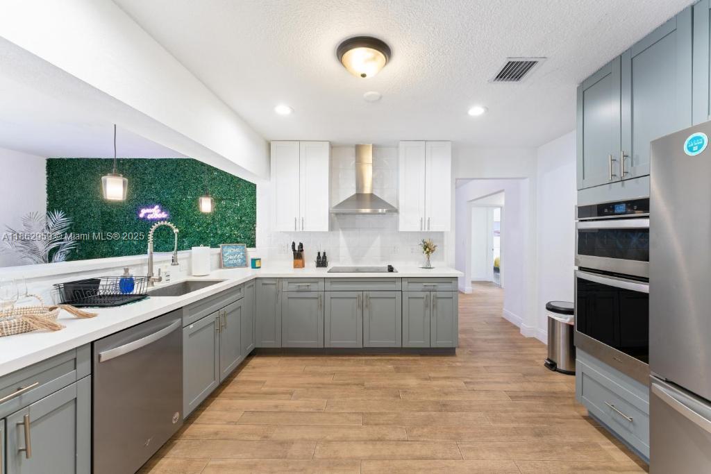 HOLLYWOOD HILLS - Residential Lease