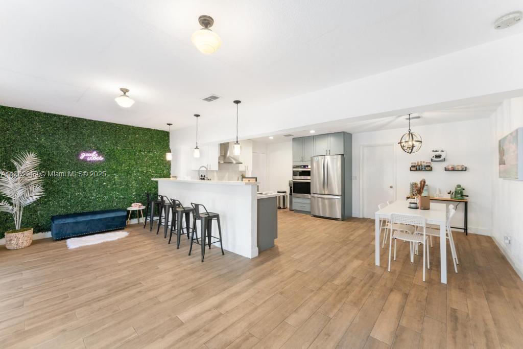 HOLLYWOOD HILLS - Residential Lease