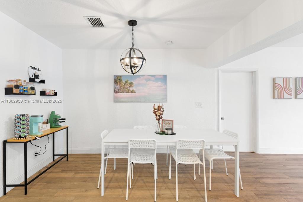 HOLLYWOOD HILLS - Residential Lease