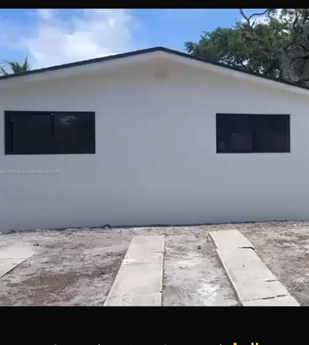GREAT OPPORTUNITY INALLAPATHA, ALL REMODELED DUPLEX, NEW ROOF, NEW KITCHEN AND BATHROOM, IMPACT WINDOWS, UNIT HAS TWO BEDROOMS AND ONE BATHROOM, WITH NEW WASHER AND DRYER INSIDE THE UNIT, CENTRALLY LOCATED.
