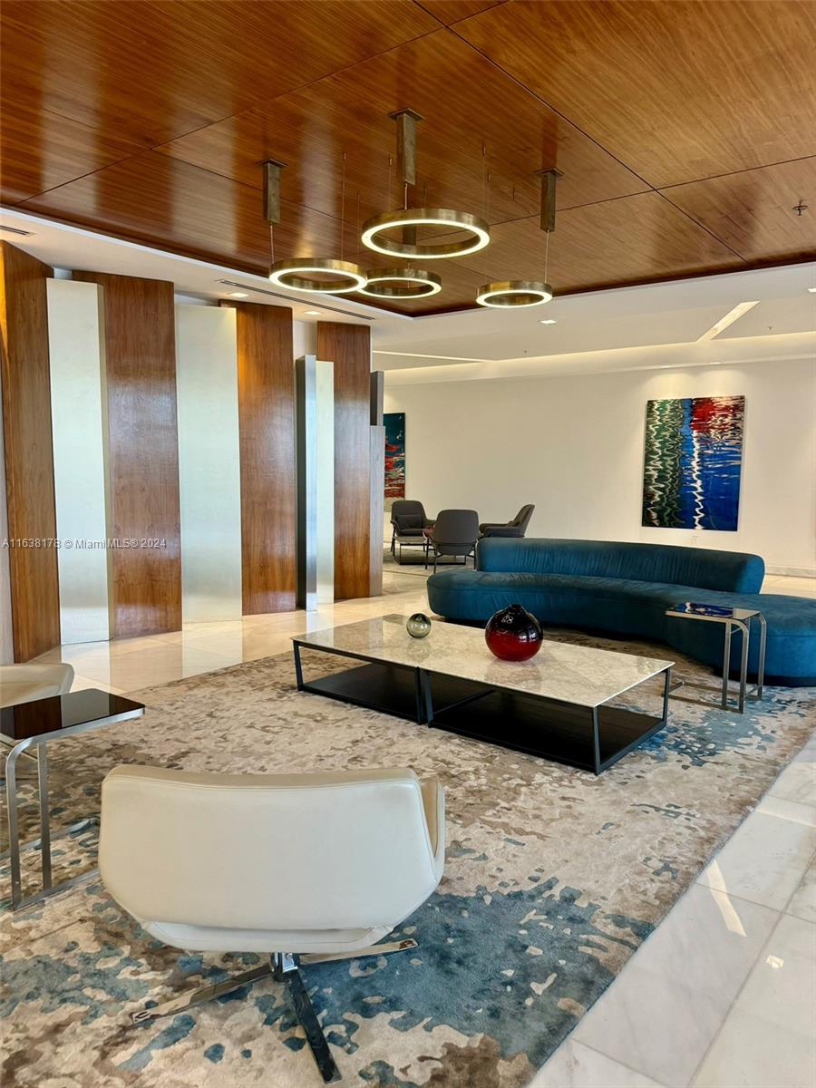 SUNSET HARBOUR NORTH COND - Residential