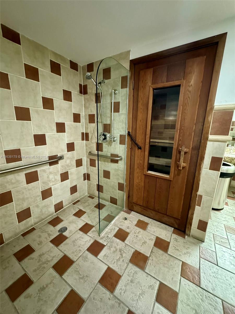 SUNSET HARBOUR NORTH COND - Residential