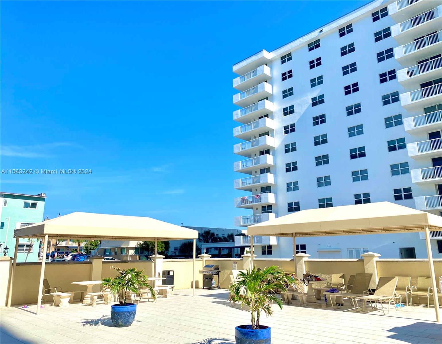 OXFORD TOWERS CONDO - Residential