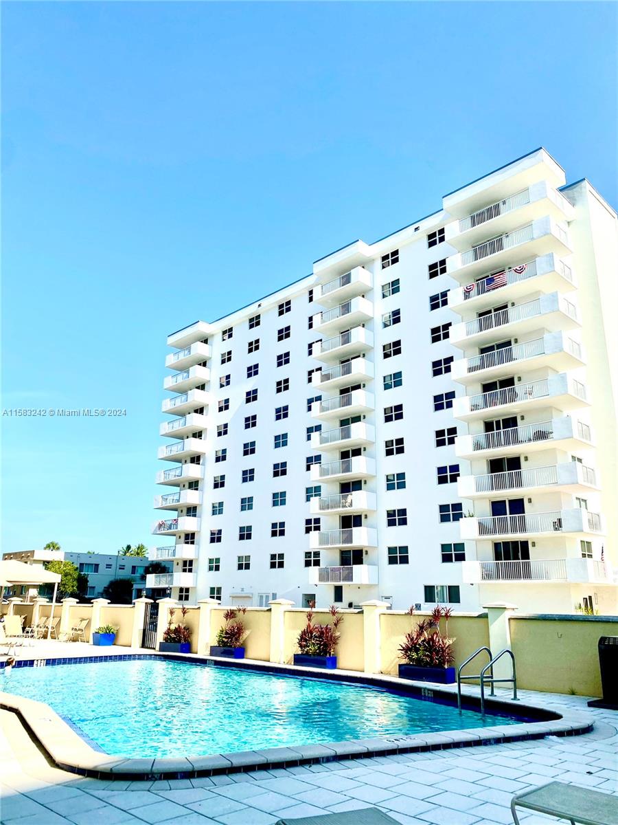 OXFORD TOWERS CONDO - Residential