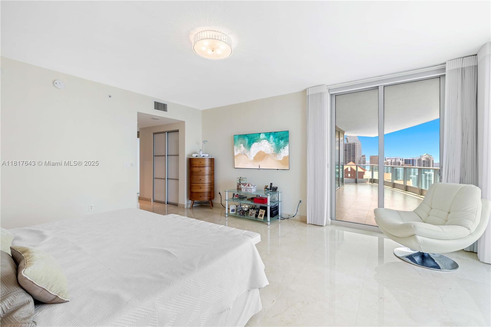 JADE RESIDENCES AT BRICKE - Residential