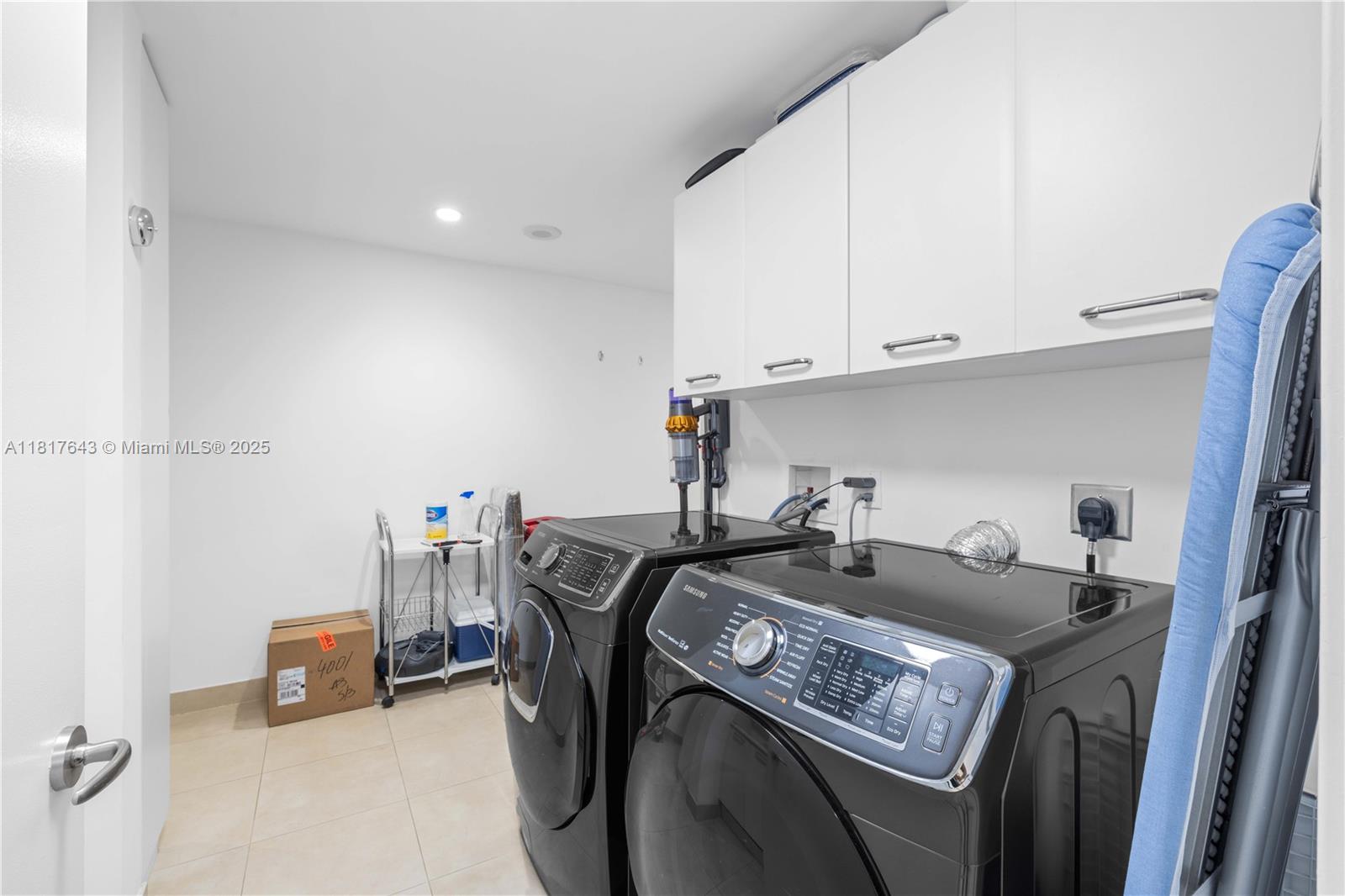 JADE RESIDENCES AT BRICKE - Residential