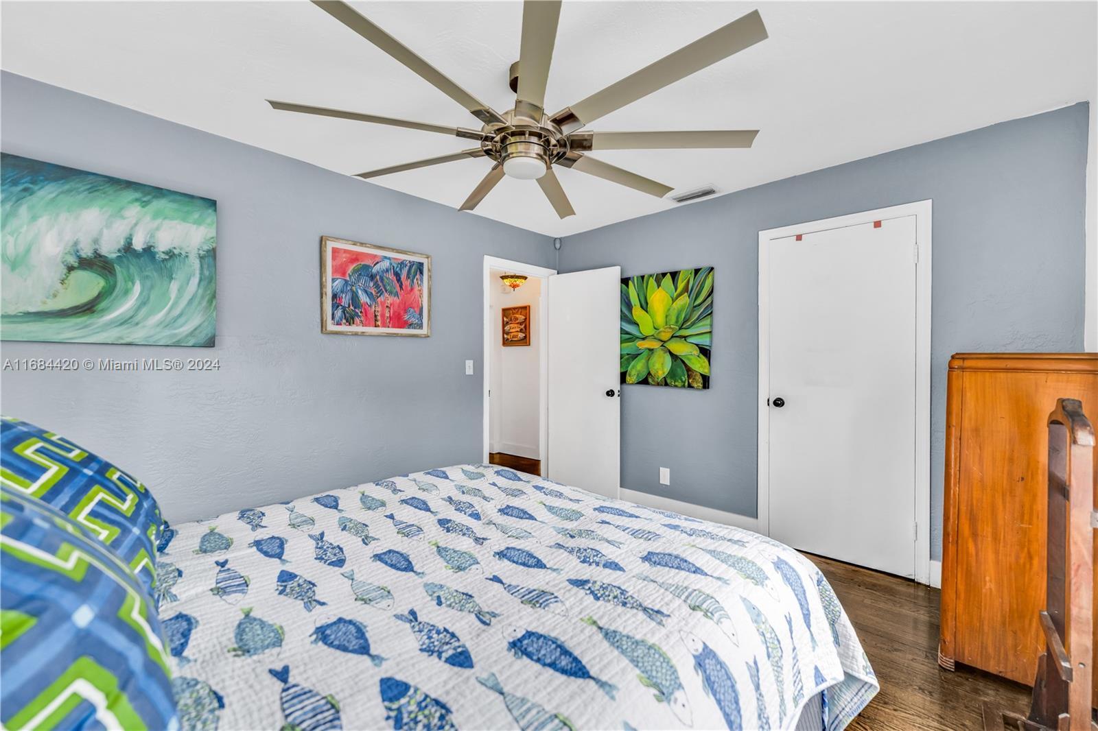 HOLLYWOOD LITTLE RANCHES - Residential