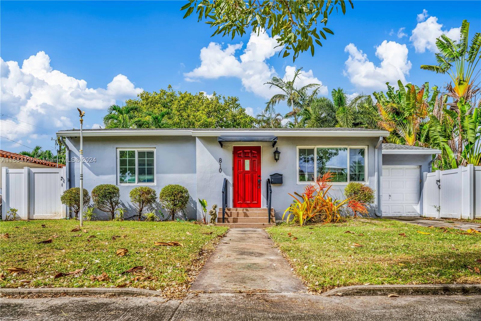 HOLLYWOOD LITTLE RANCHES - Residential