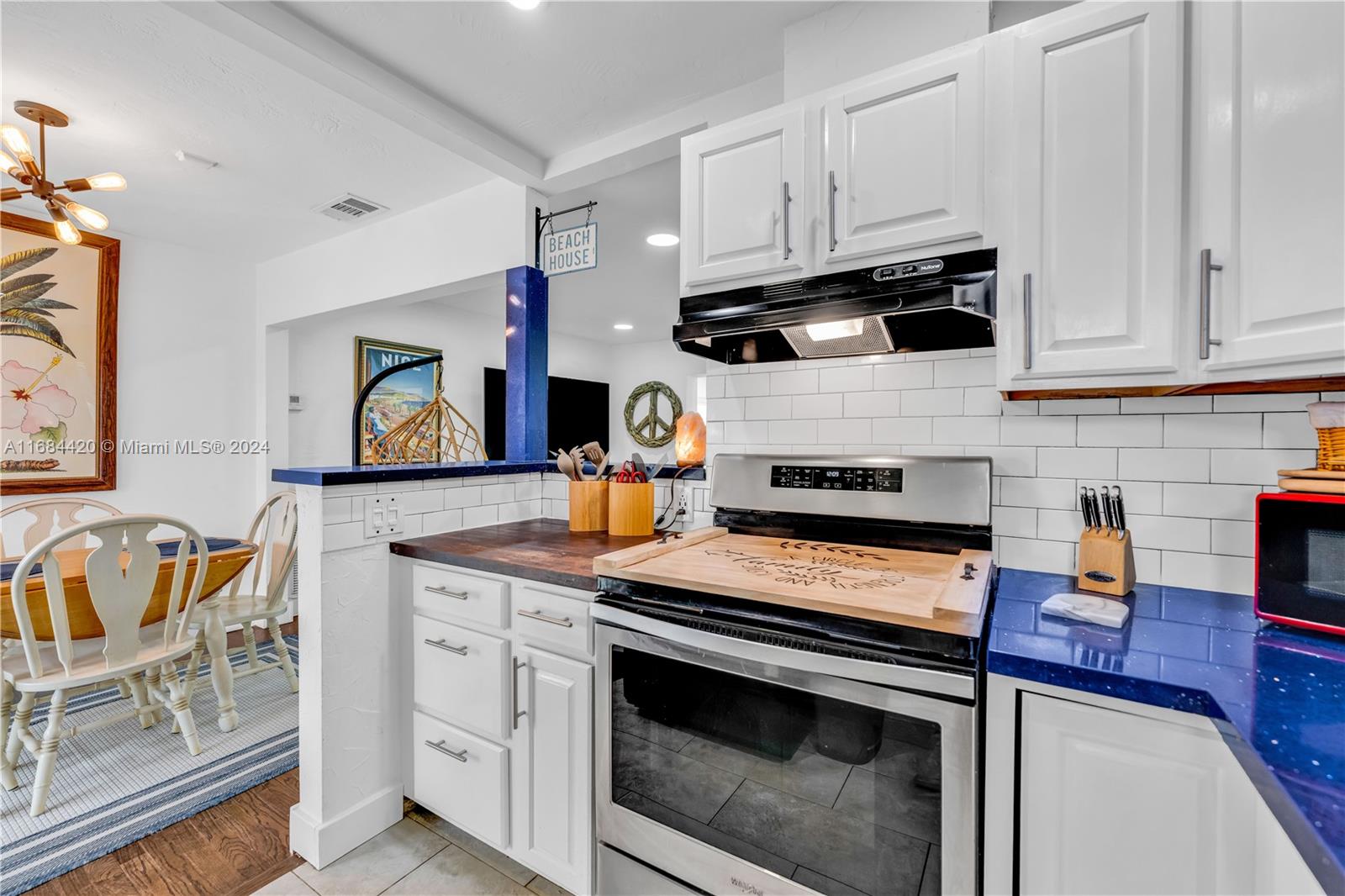 HOLLYWOOD LITTLE RANCHES - Residential