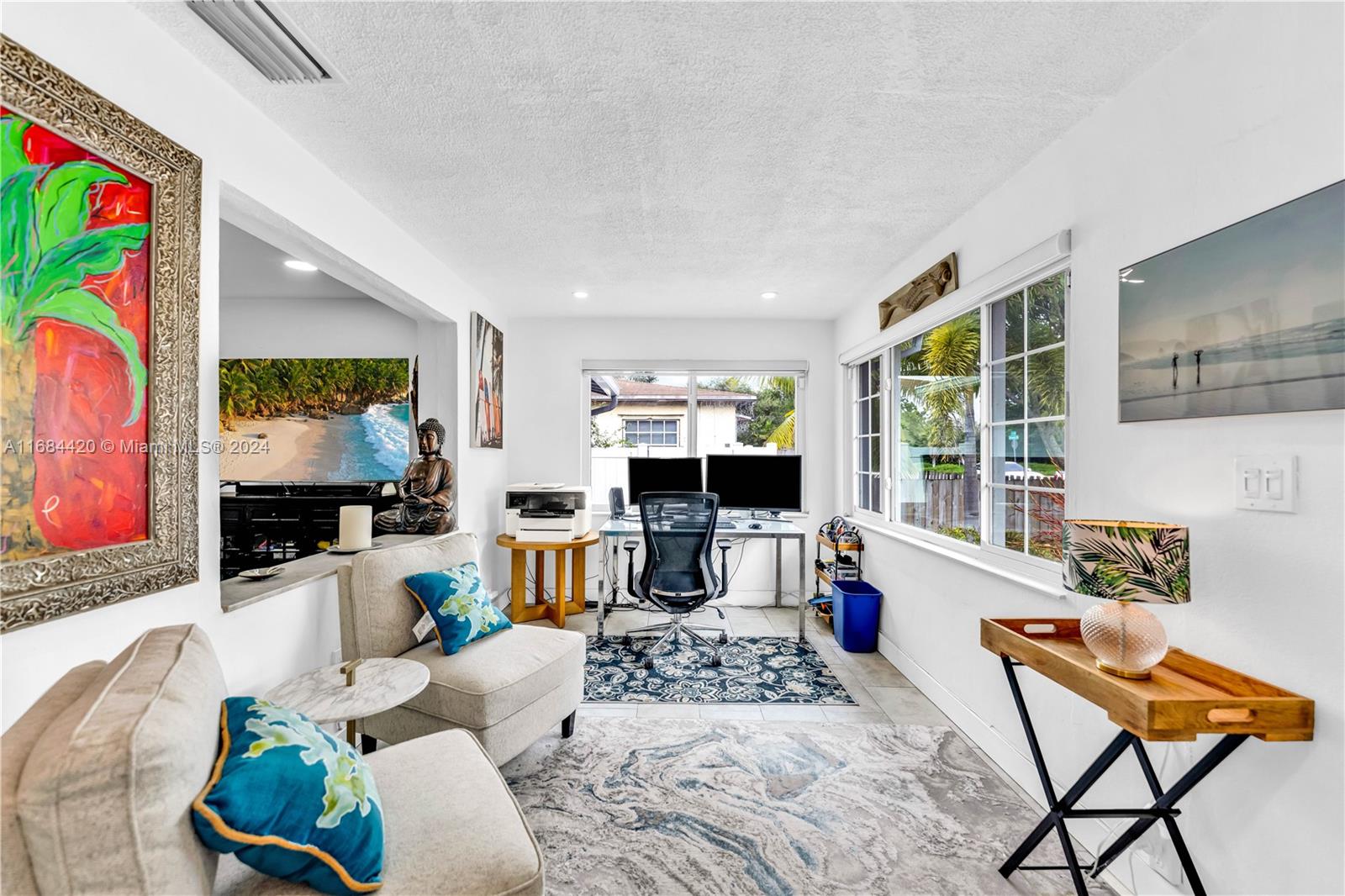 HOLLYWOOD LITTLE RANCHES - Residential