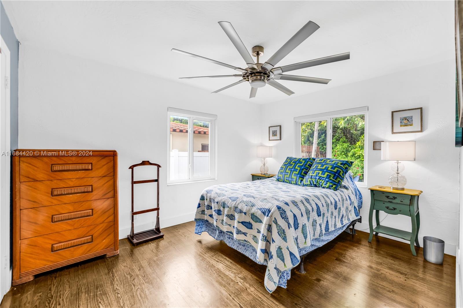 HOLLYWOOD LITTLE RANCHES - Residential