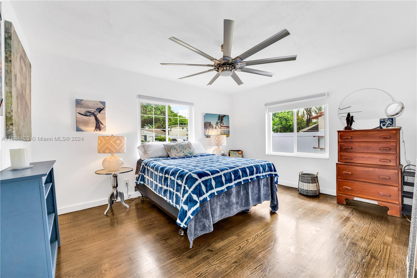 HOLLYWOOD LITTLE RANCHES - Residential