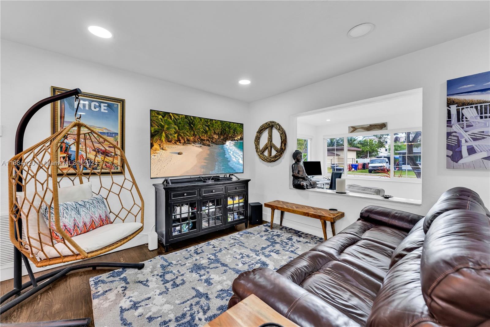HOLLYWOOD LITTLE RANCHES - Residential