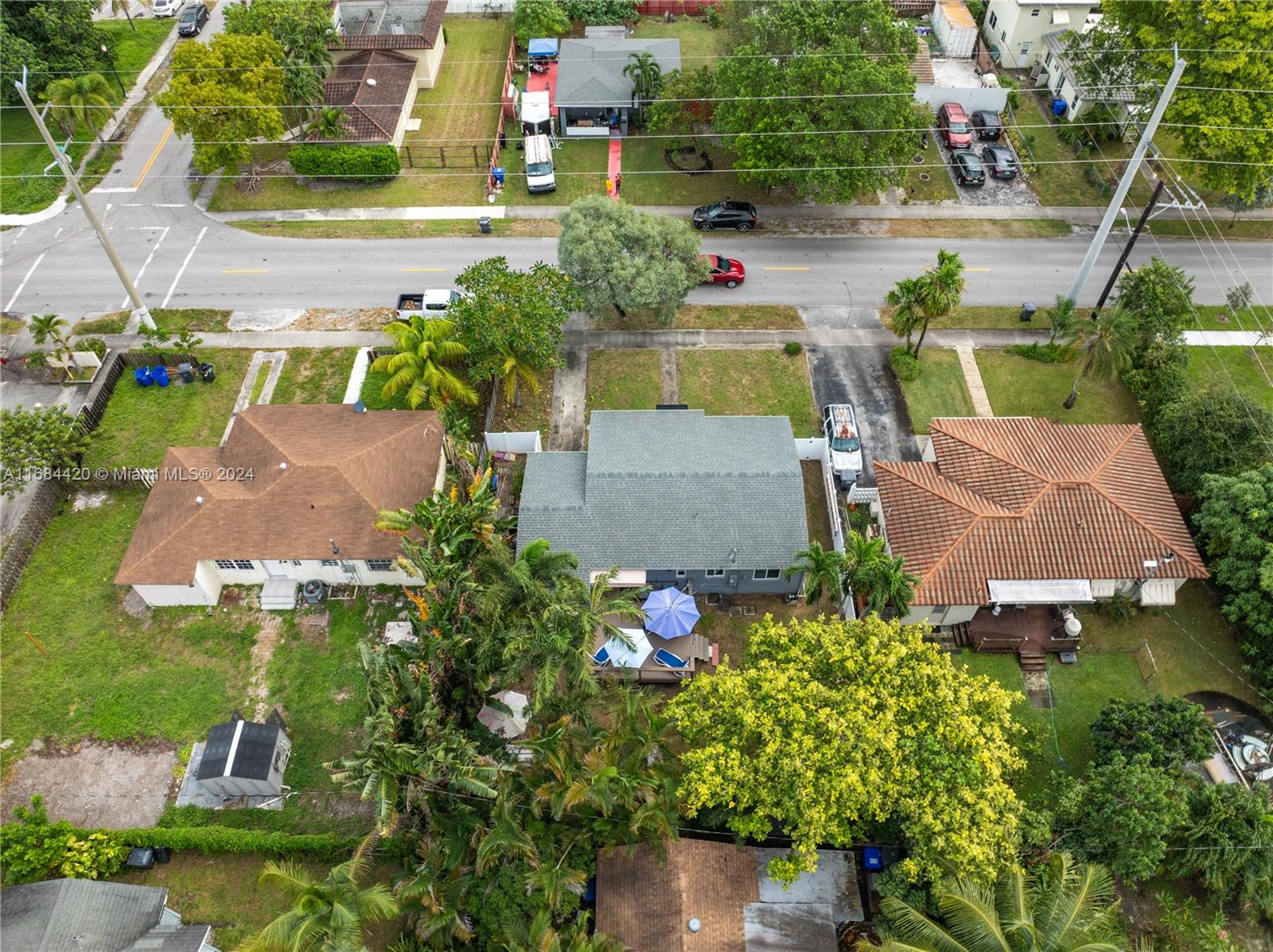 HOLLYWOOD LITTLE RANCHES - Residential