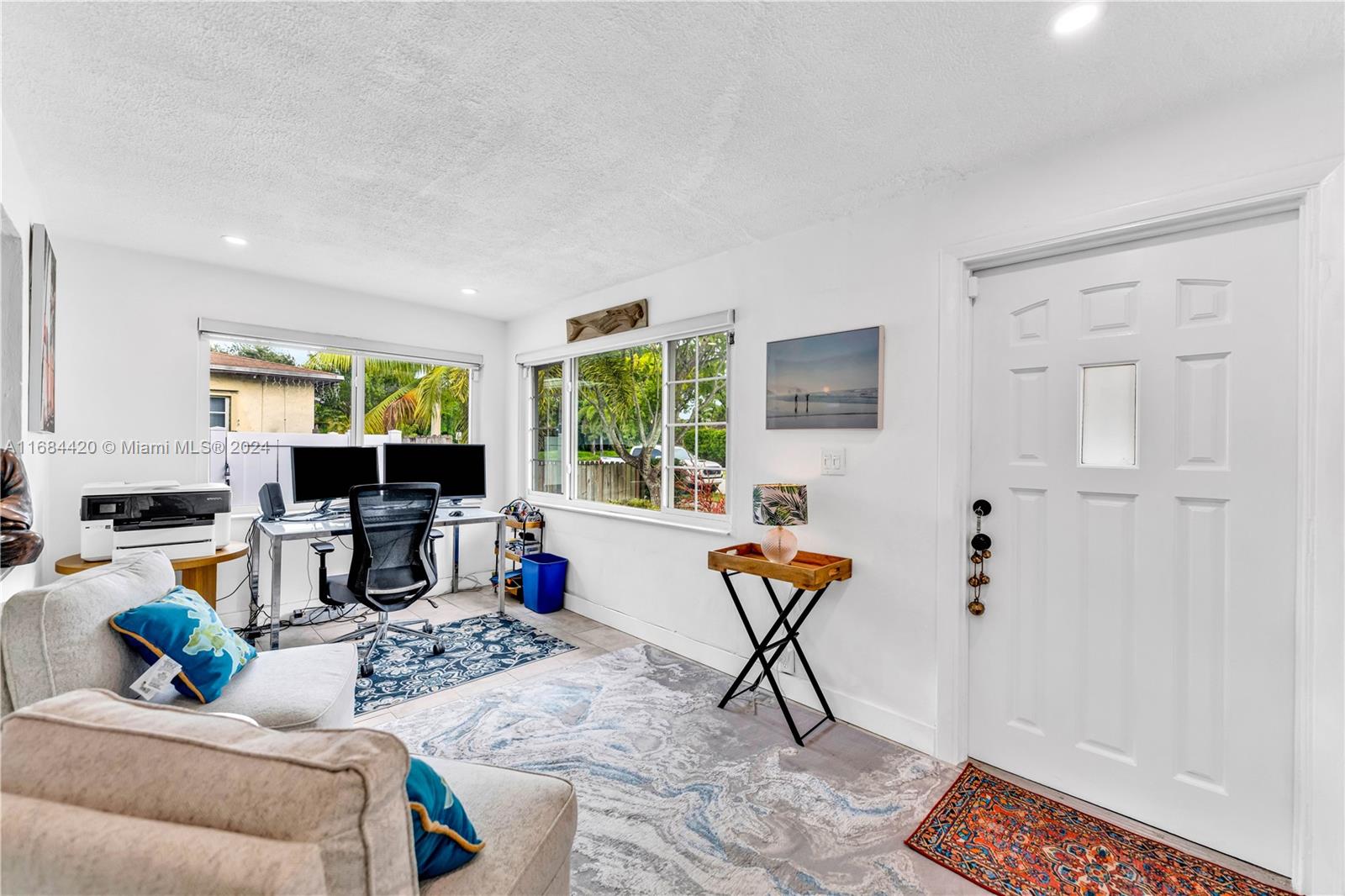 HOLLYWOOD LITTLE RANCHES - Residential