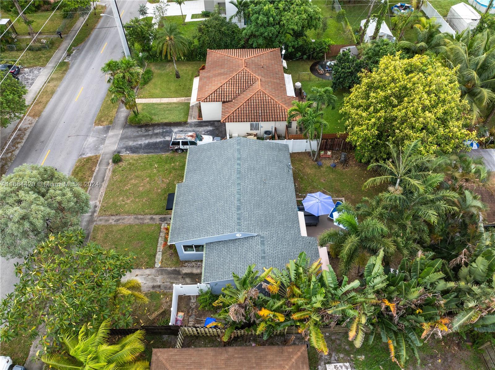 HOLLYWOOD LITTLE RANCHES - Residential