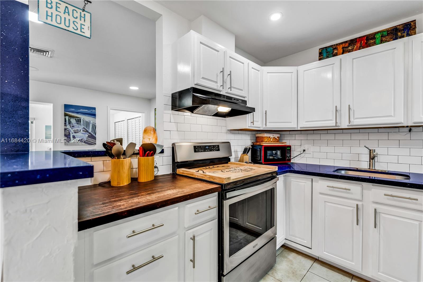 HOLLYWOOD LITTLE RANCHES - Residential