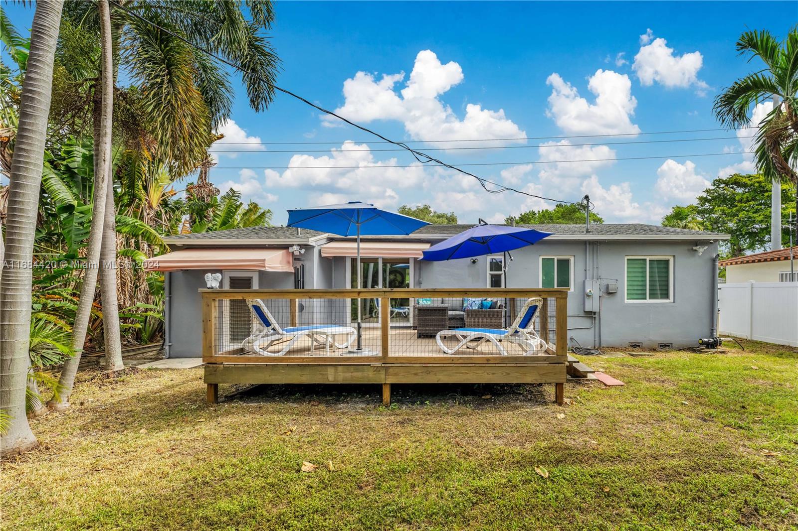 HOLLYWOOD LITTLE RANCHES - Residential