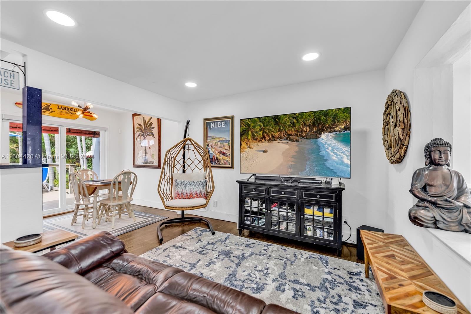 HOLLYWOOD LITTLE RANCHES - Residential