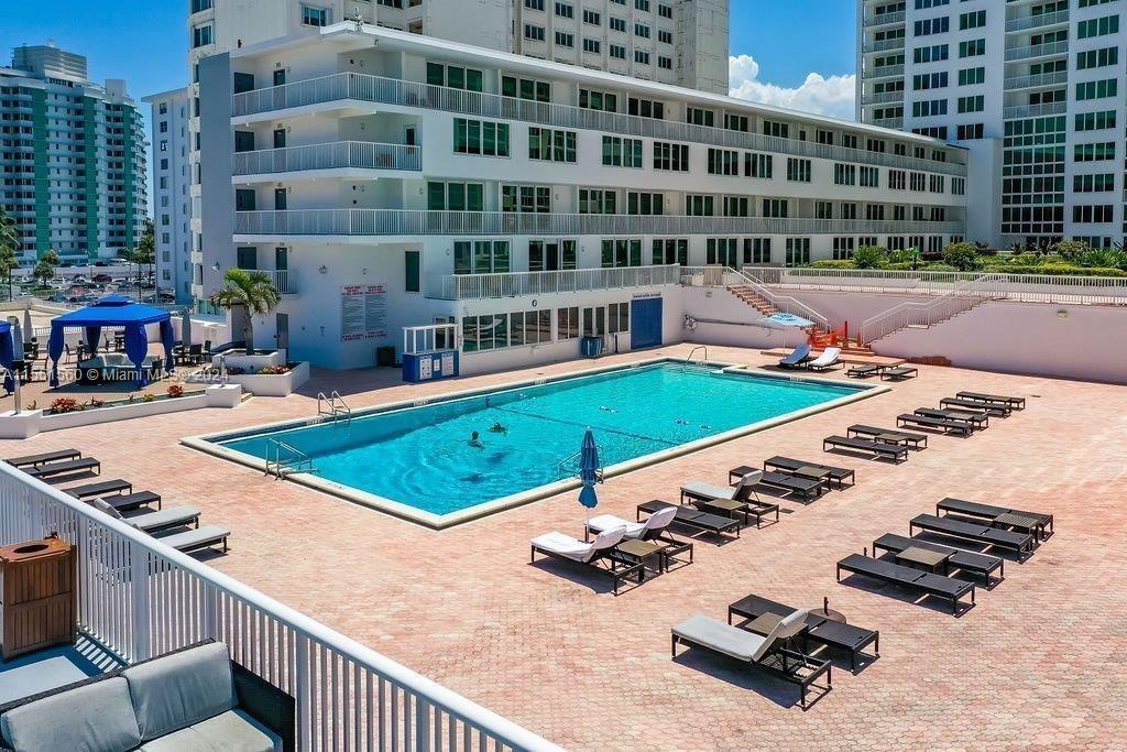 5401 Collins Ave 712
