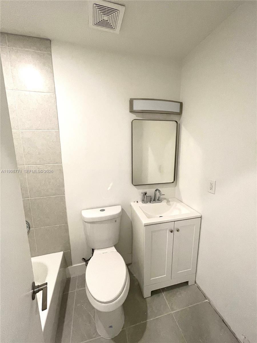 AVOCADO VILLAS - Residential Lease