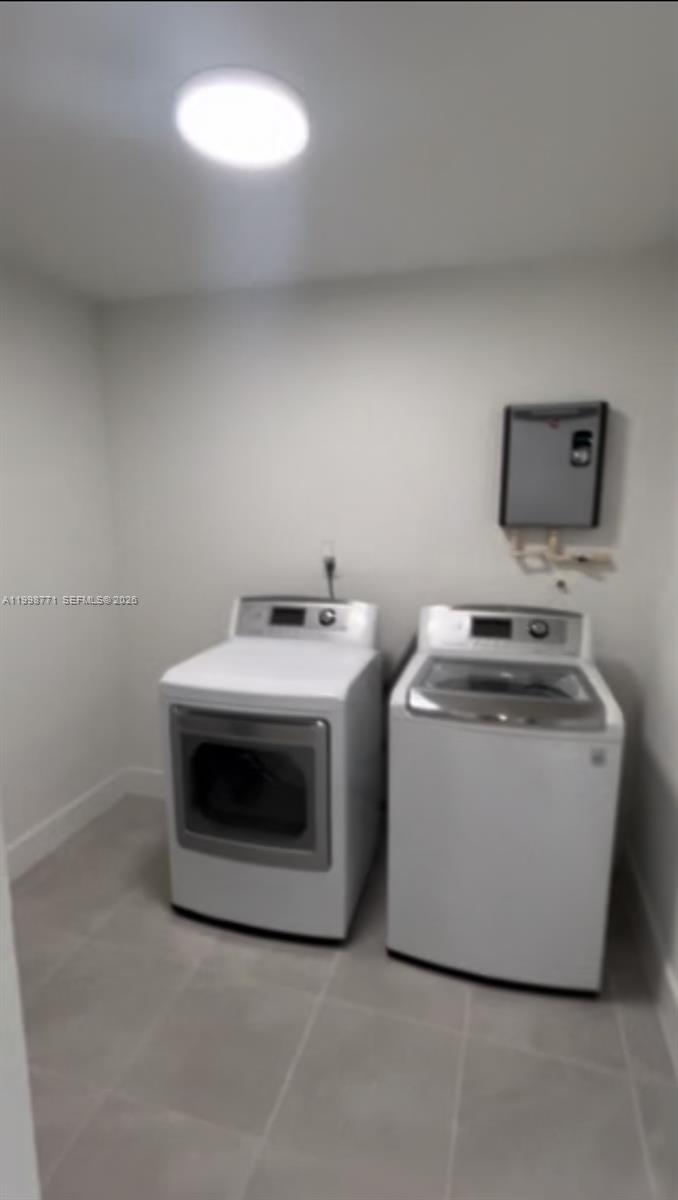 AVOCADO VILLAS - Residential Lease