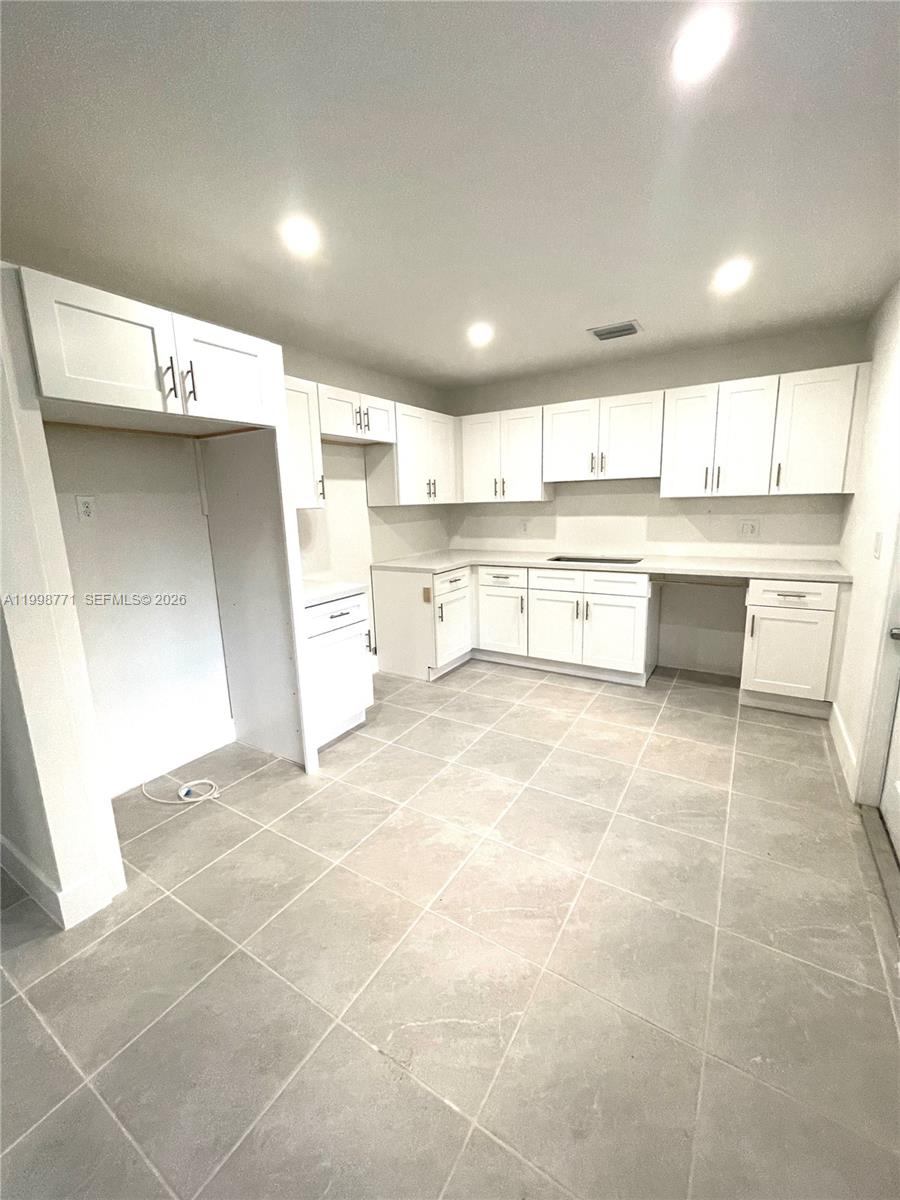 AVOCADO VILLAS - Residential Lease