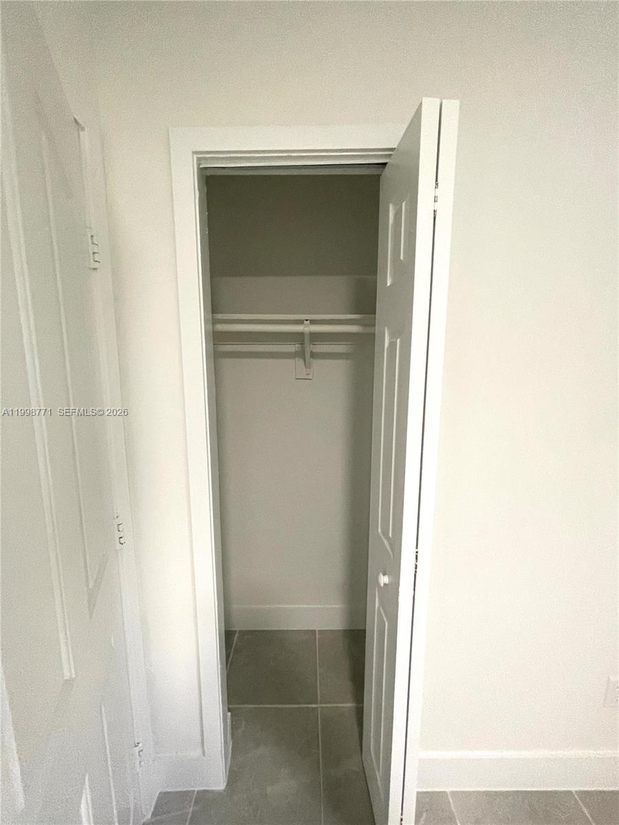 AVOCADO VILLAS - Residential Lease