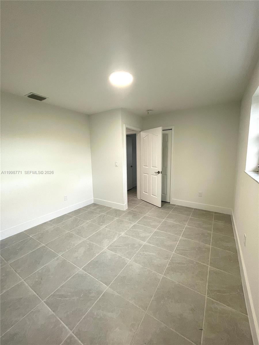 AVOCADO VILLAS - Residential Lease