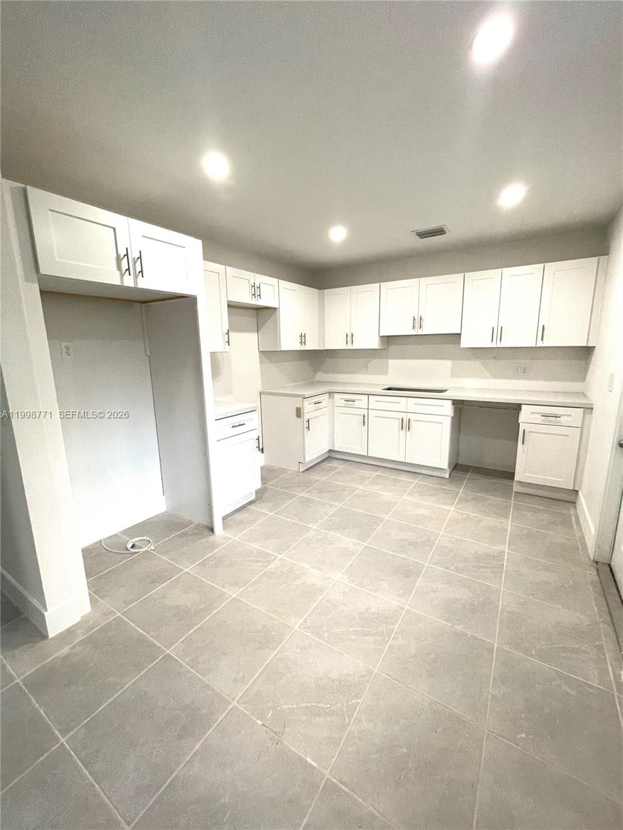 AVOCADO VILLAS - Residential Lease