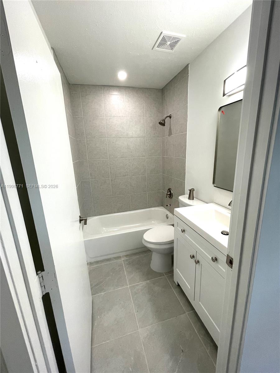 AVOCADO VILLAS - Residential Lease