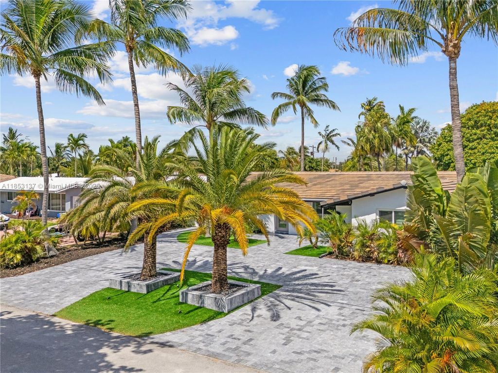 Photo of 1701 SW 3rd Ave, Pompano Beach, FL 33060 (MLS # A11853137)