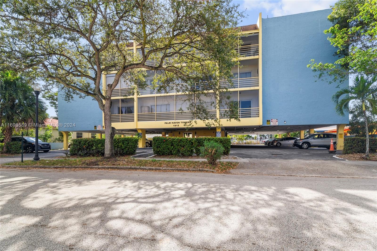 PALM HAVEN TOWERS CONDO - Residential