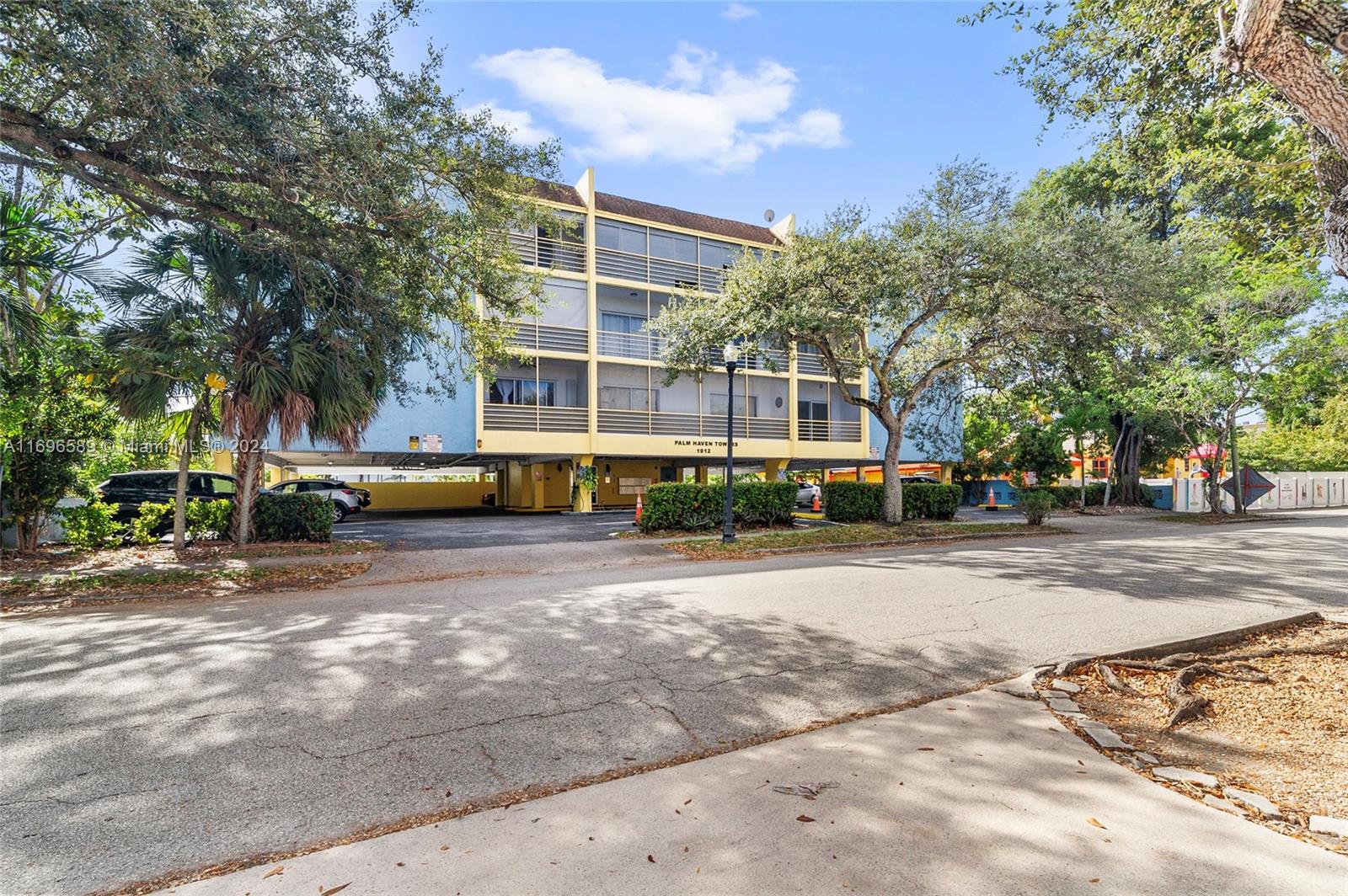 PALM HAVEN TOWERS CONDO - Residential