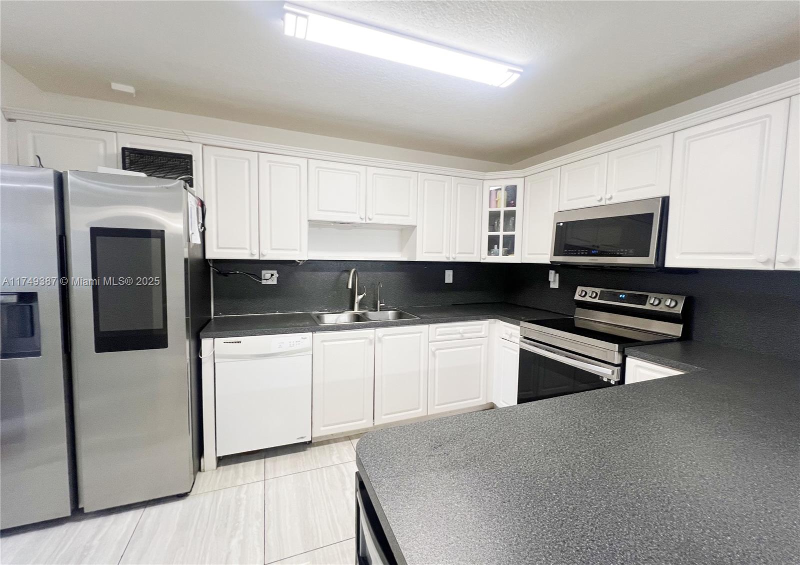 SPRINGTREE LAKES - Residential