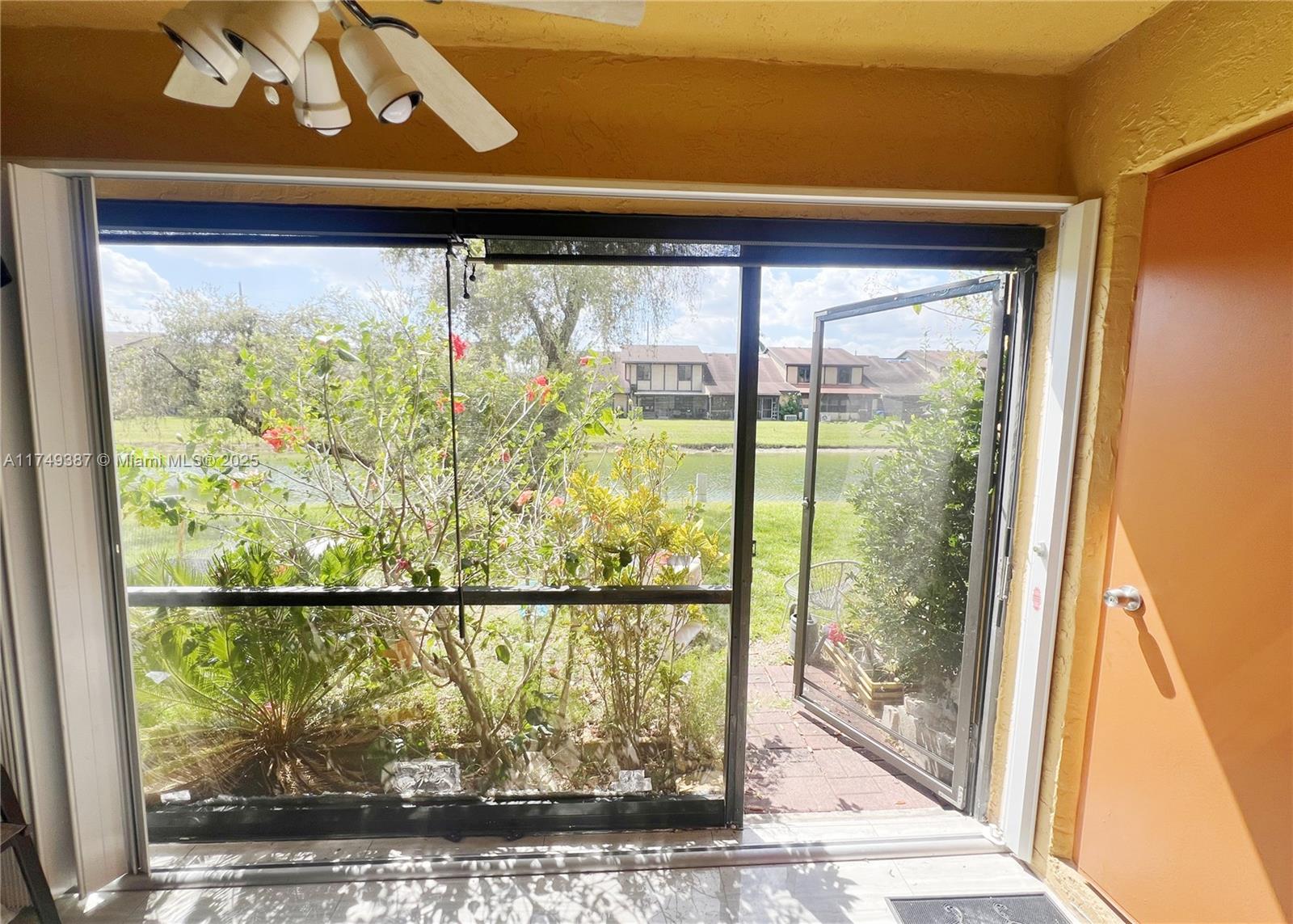 SPRINGTREE LAKES - Residential